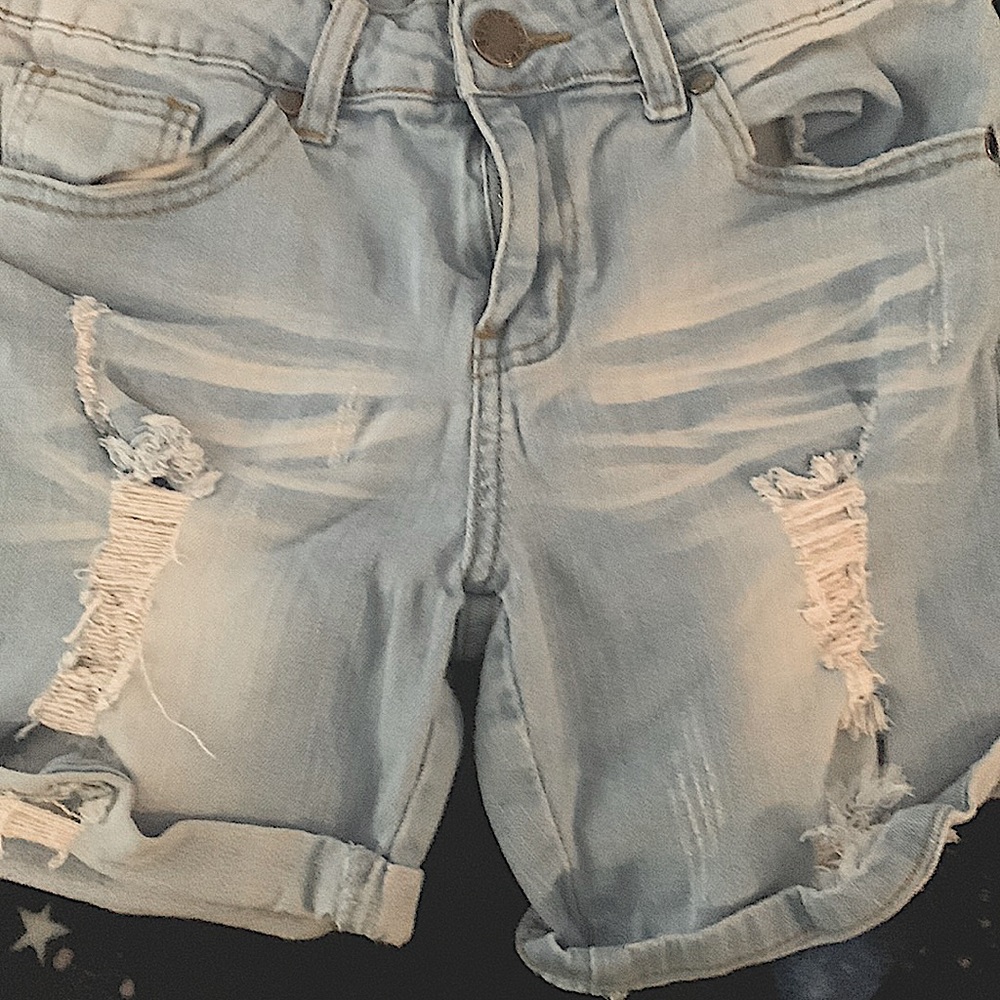 These are some ripped jeans shorts,the size is 7/8. They are also stretchy.